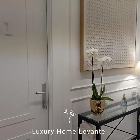 Проживание в семье Luxury Levante *